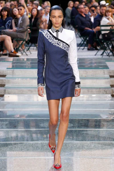 Look 11